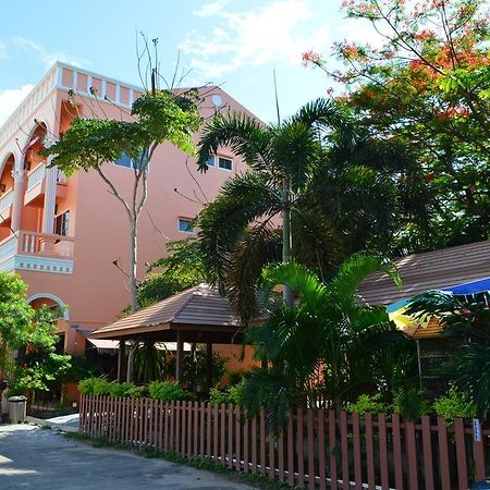 La Paillote Guest House Rayong Esterno foto