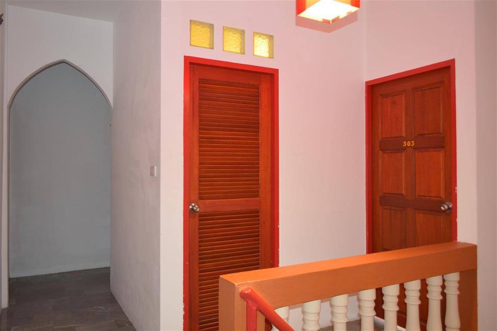 La Paillote Guest House Rayong Esterno foto