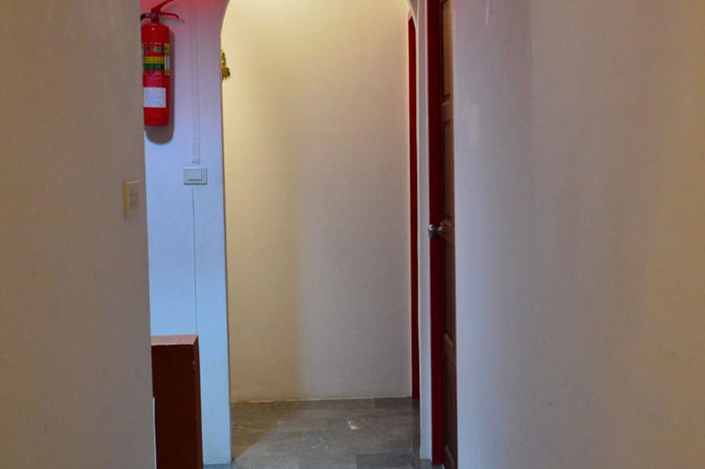 La Paillote Guest House Rayong Esterno foto